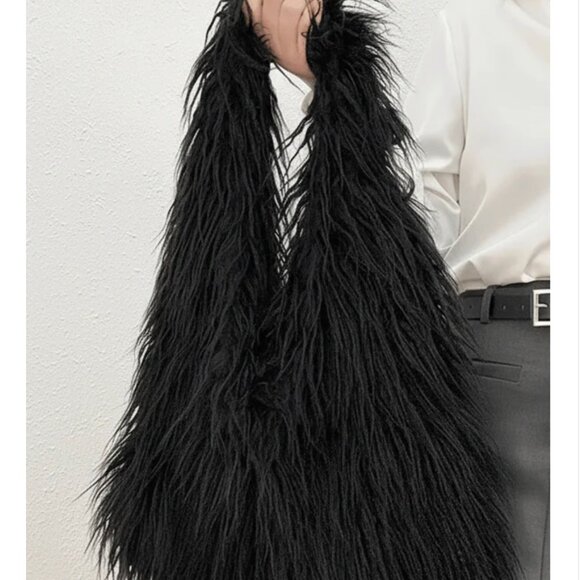 NWT BLACK Ari Faux Fur Hobo Bag – Soft Plush Shoulder Purse with Gold Hardware - Picture 3 of 3